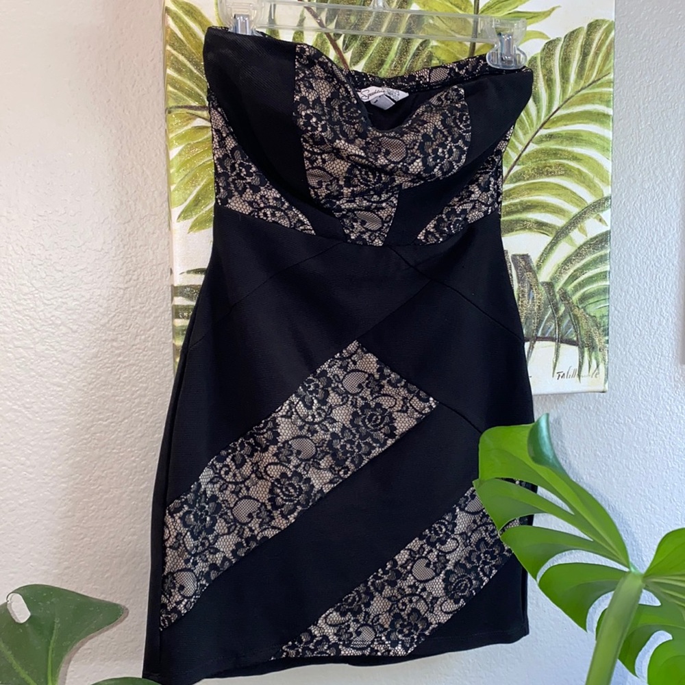 Cute dress/ could be used for a wedding/ date